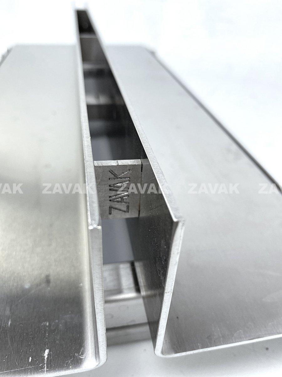 Ranh thoat nuoc inox Zavak 1 khe hep nam giua SLT BT 2