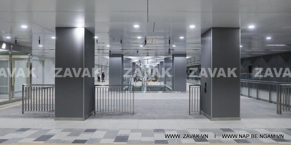 Nắp bể ngầm Zavak tại nhà ga Ba son, tuyến Metro số 1