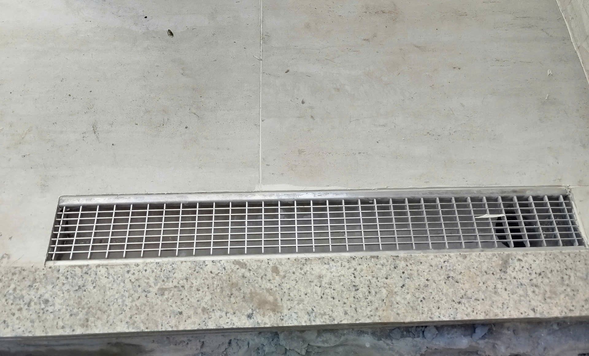 Hình ảnh lắp đặt bộ rãnh thoát nước GRT.E100 ACO ZAVAK