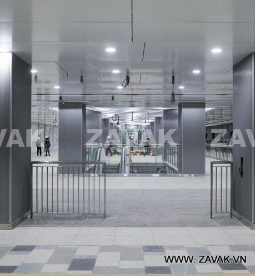 Nắp bể ngầm Zavak tại nhà ga Ba son, tuyến Metro số 1