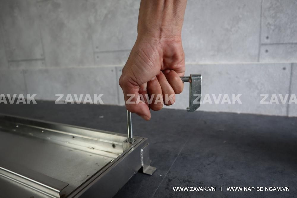 Tay nâng Nắp bể nước ngầm chống nước mưa, nắp hố ga chống mùi inox ZAVAK