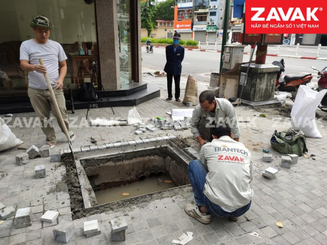 Nắp hố ga inox ZAVAK tại phố ẩm thực Tống Duy Tân