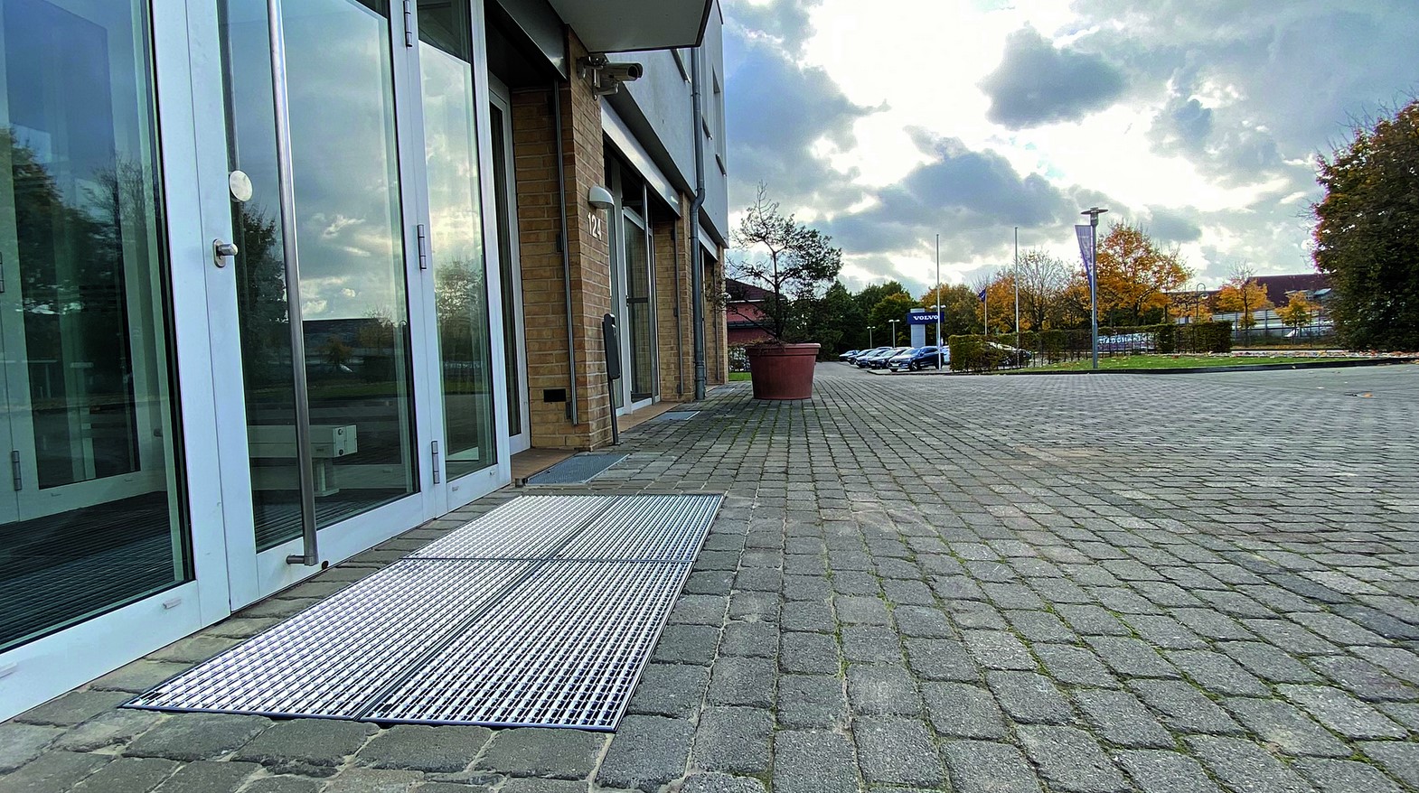 Hình ảnh phối cảnh thảm lưới chống trượt ngoài trời ACO