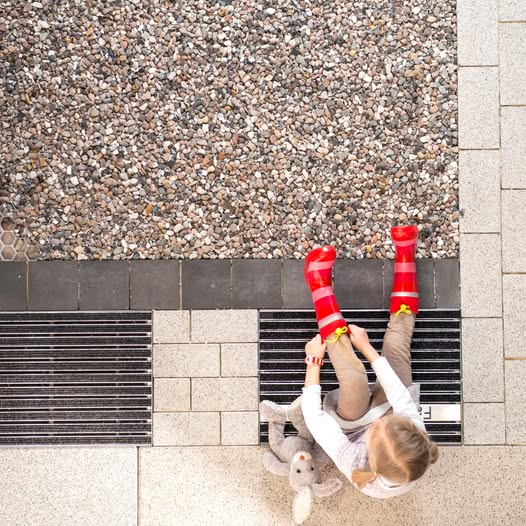 Bộ thảm vệ sinh giày âm sàn chống trượt ngoài trời ACO (Đức) Thảm chùi chân âm sàn chống trượt ngoài trời cao cấp ACO giúp vệ sinh giày